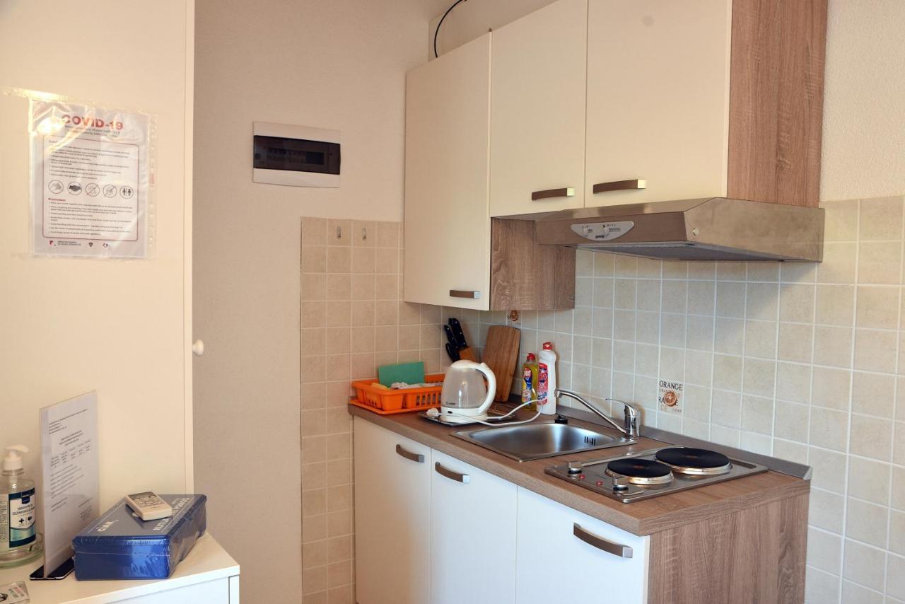 Apartment Anamarija Valun Bagian luar foto