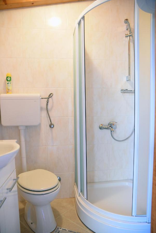 Apartment Anamarija Valun Bagian luar foto