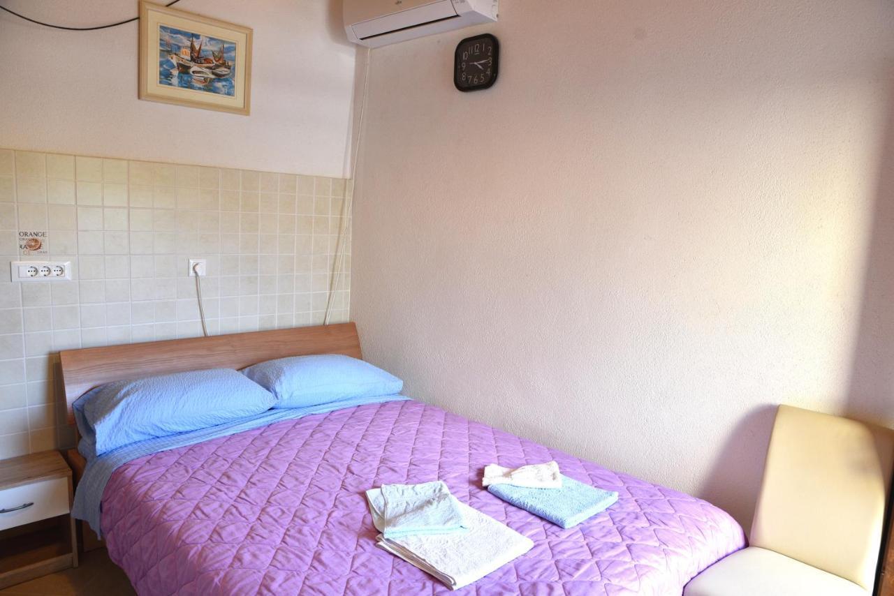 Apartment Anamarija Valun Bagian luar foto
