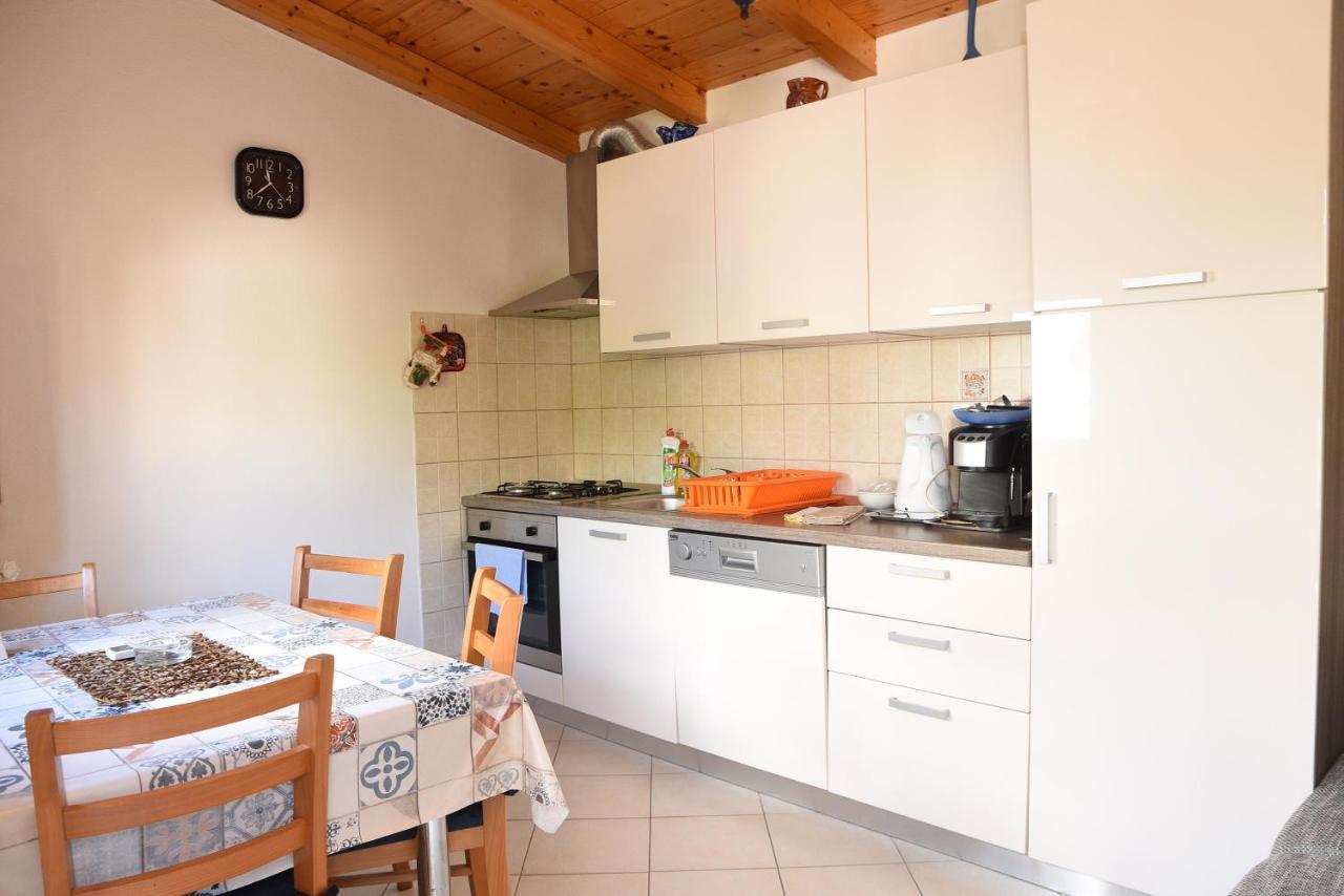 Apartment Anamarija Valun Bagian luar foto