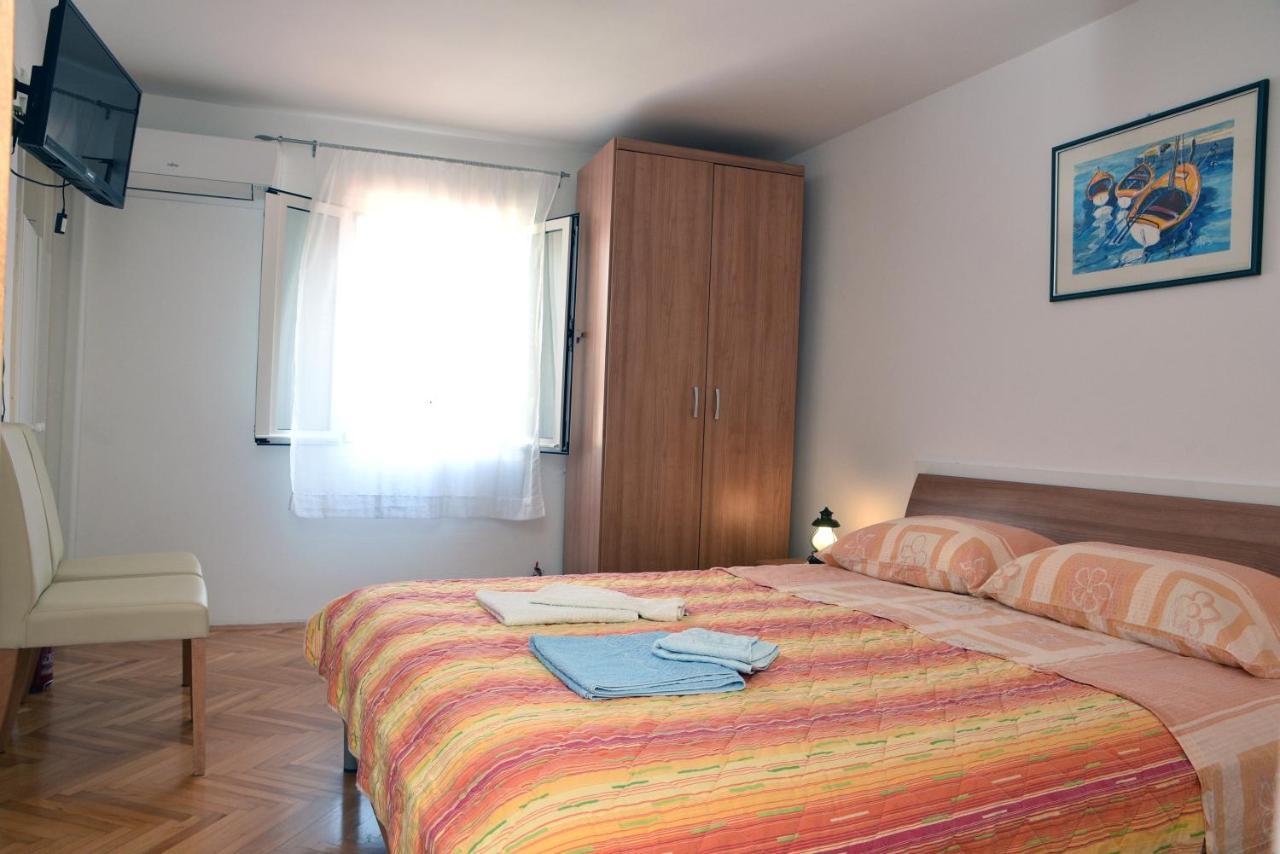 Apartment Anamarija Valun Bagian luar foto