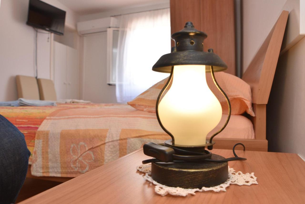 Apartment Anamarija Valun Bagian luar foto